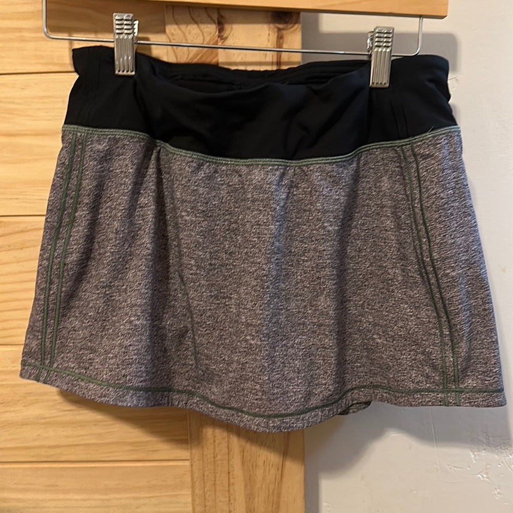Lululemon golf/tennis skirt. Built in shorts and pol pockets.